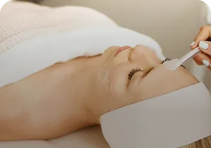 Peel applied to the face with a brush – PQAge Evolution biorevitalising peel