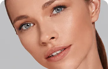 Face – portrait of a woman with smooth skin