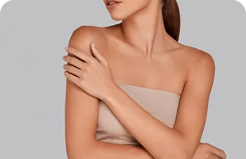 Arms – woman with a hand on her upper arm